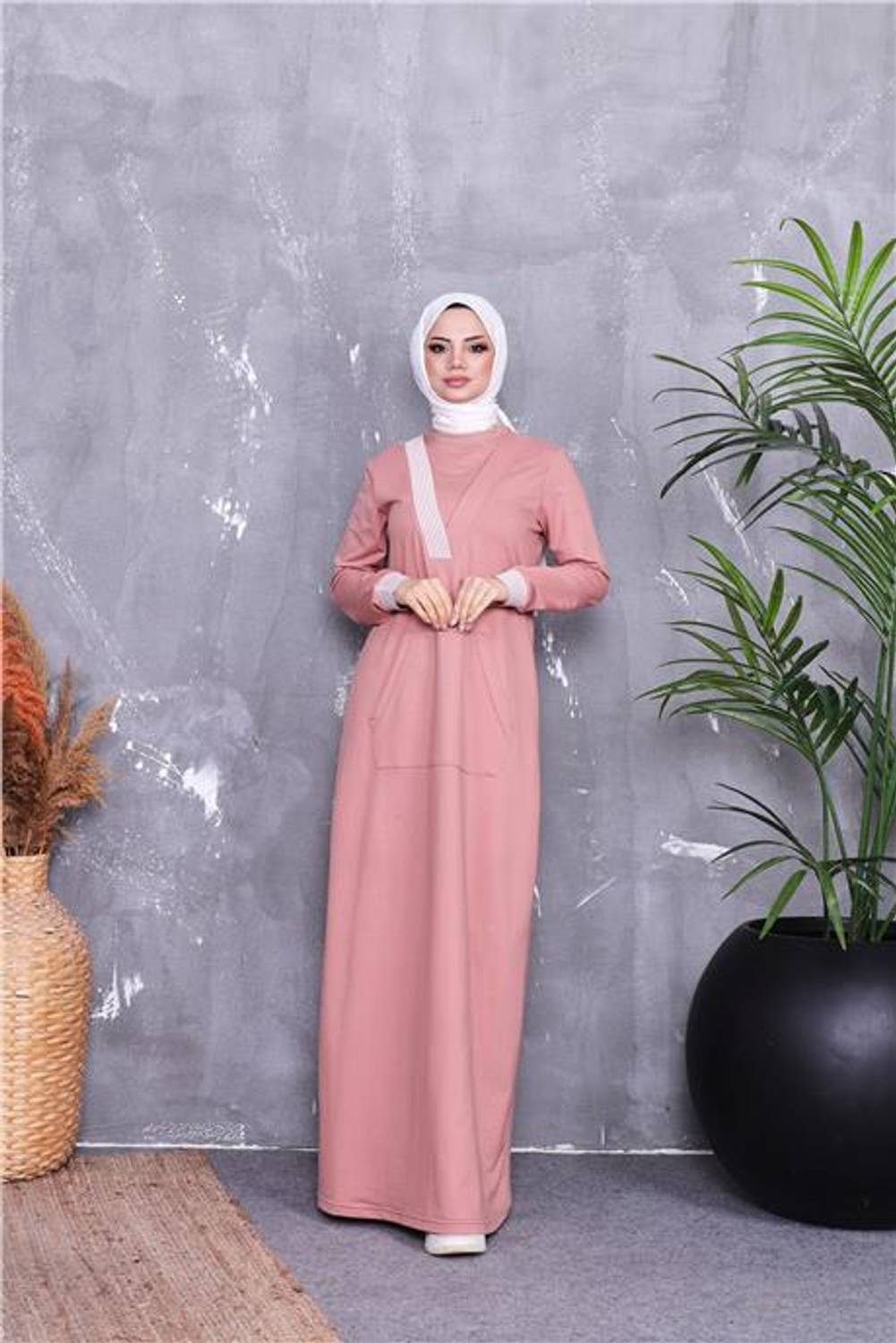 Платье с воротником V, длинное, с карманами и полосатым узором, цвет пудры, доступно в размерах 38-46