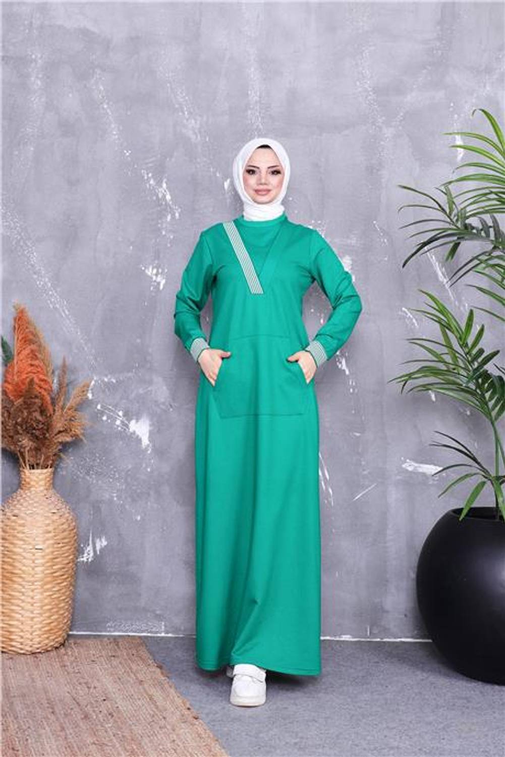 V Yaka Şerit Desenli Cepli Uzun Tesettür Elbise - 71188.111 - Benetton Yeşil