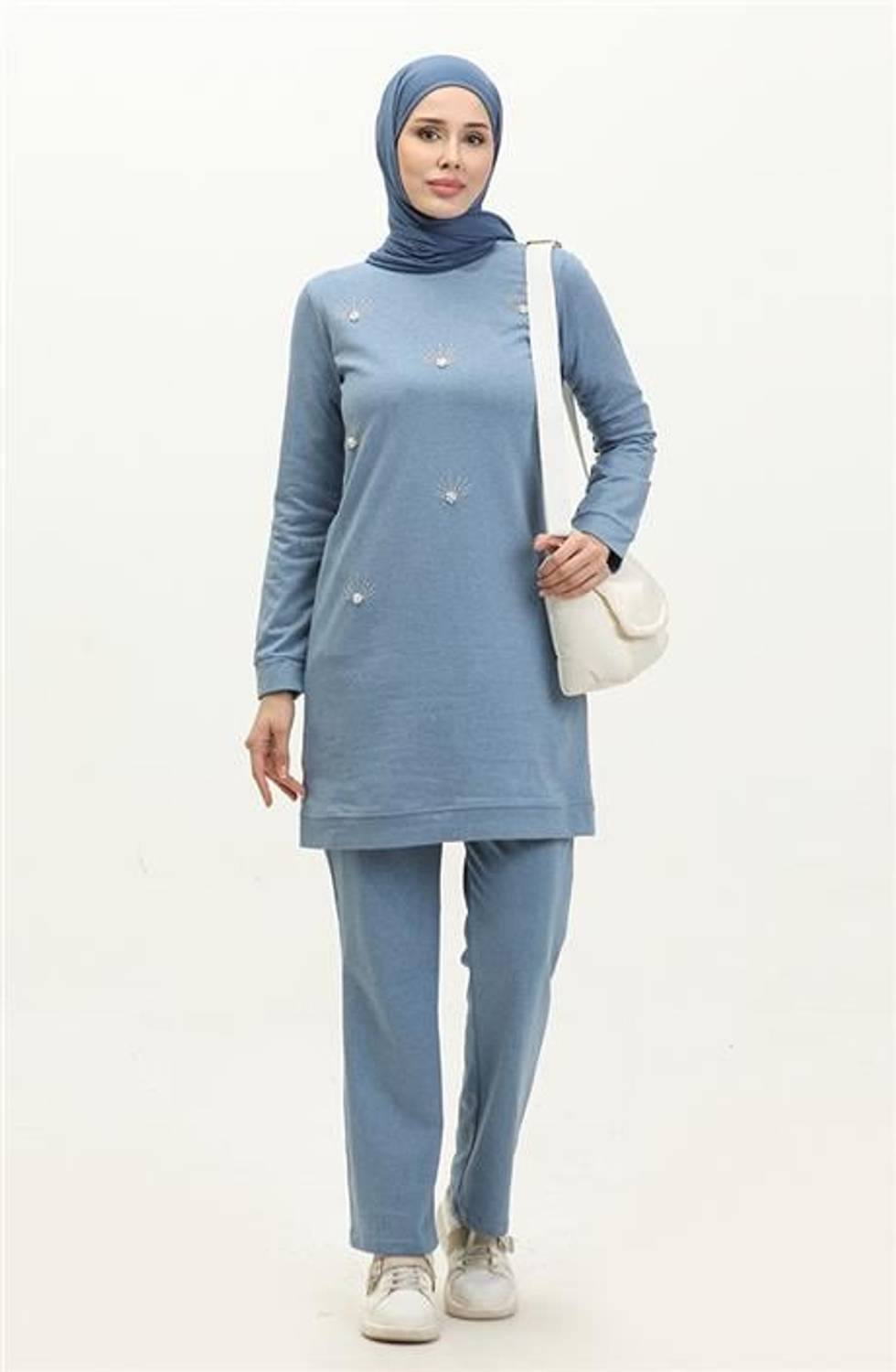 طقم رياضي أساسي مكون من تونك طويل وبنطلون برقبة دائري باللون الأزرق متوفر بمقاسات متعددة