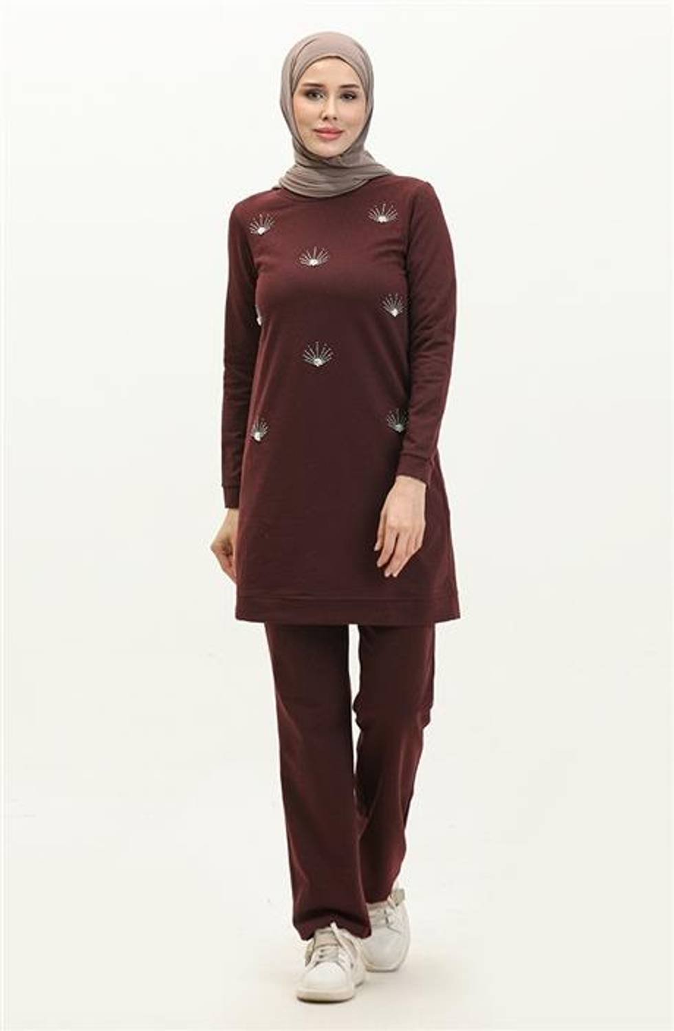 طقم رياضي بسيط مكون من تونيك وبنطال برقبة دائرية بلون ماردوم بأحجام متنوعة