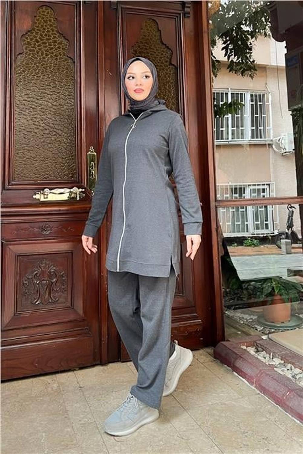 Удобный спортивный комплект с капюшоном и молнией, базовый стиль, антрацитовый, размеры 38-46