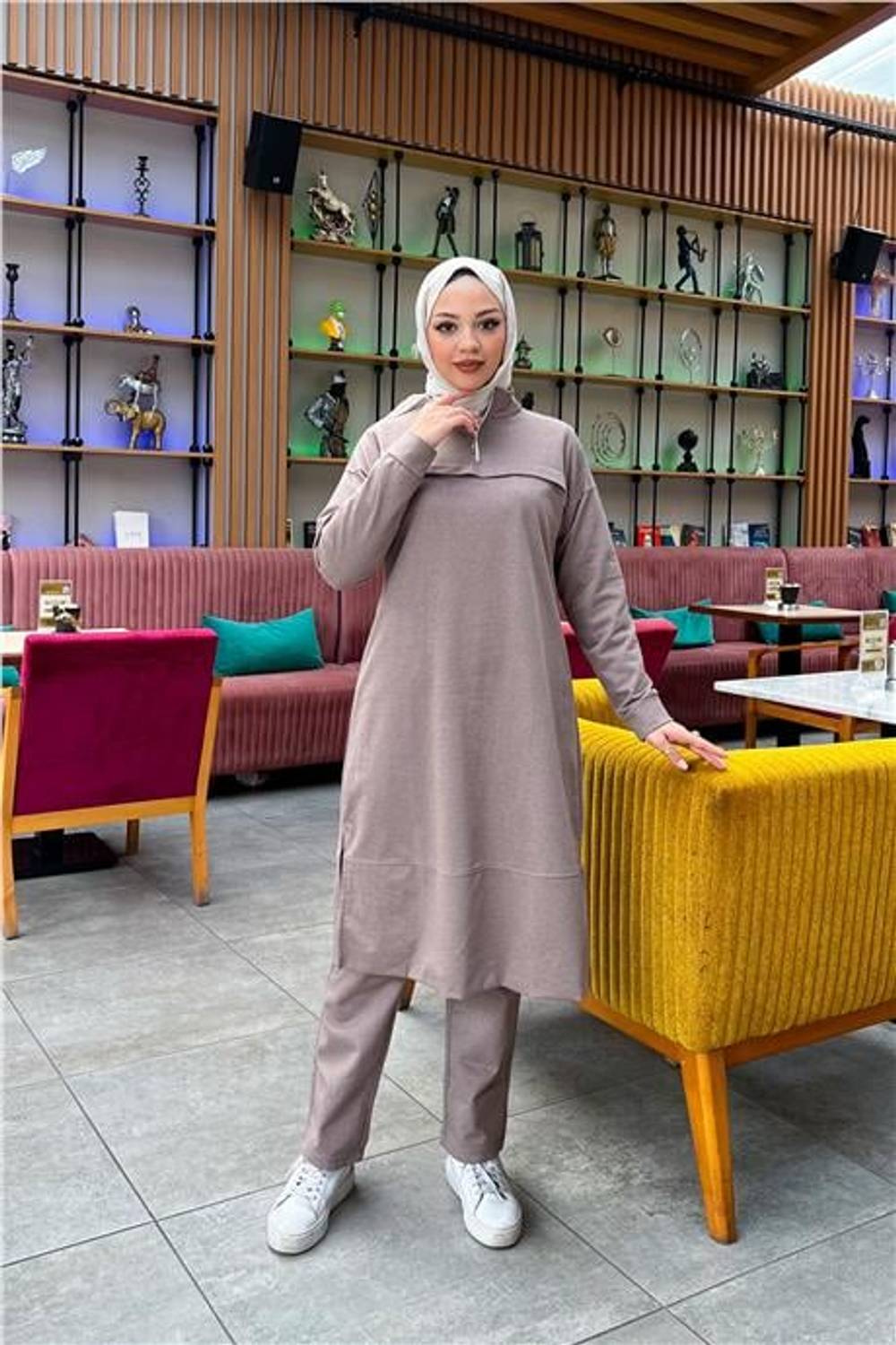 Dik Yaka Kısa Fermuarlı Yırtmaçlı Sade Basic Uzun Tunik ve Pantolon İkili Spor Takım - 03062.016 - Vizon