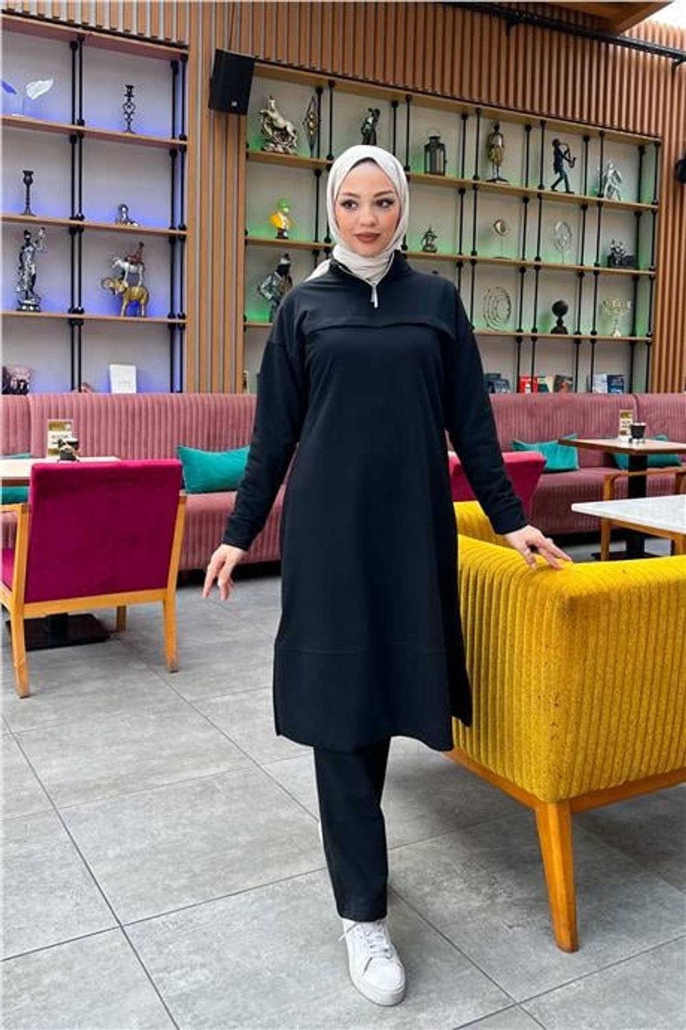 Dik Yaka Kısa Fermuarlı Yırtmaçlı Sade Basic Uzun Tunik ve Pantolon İkili Spor Takım - 03062.003 - Siyah