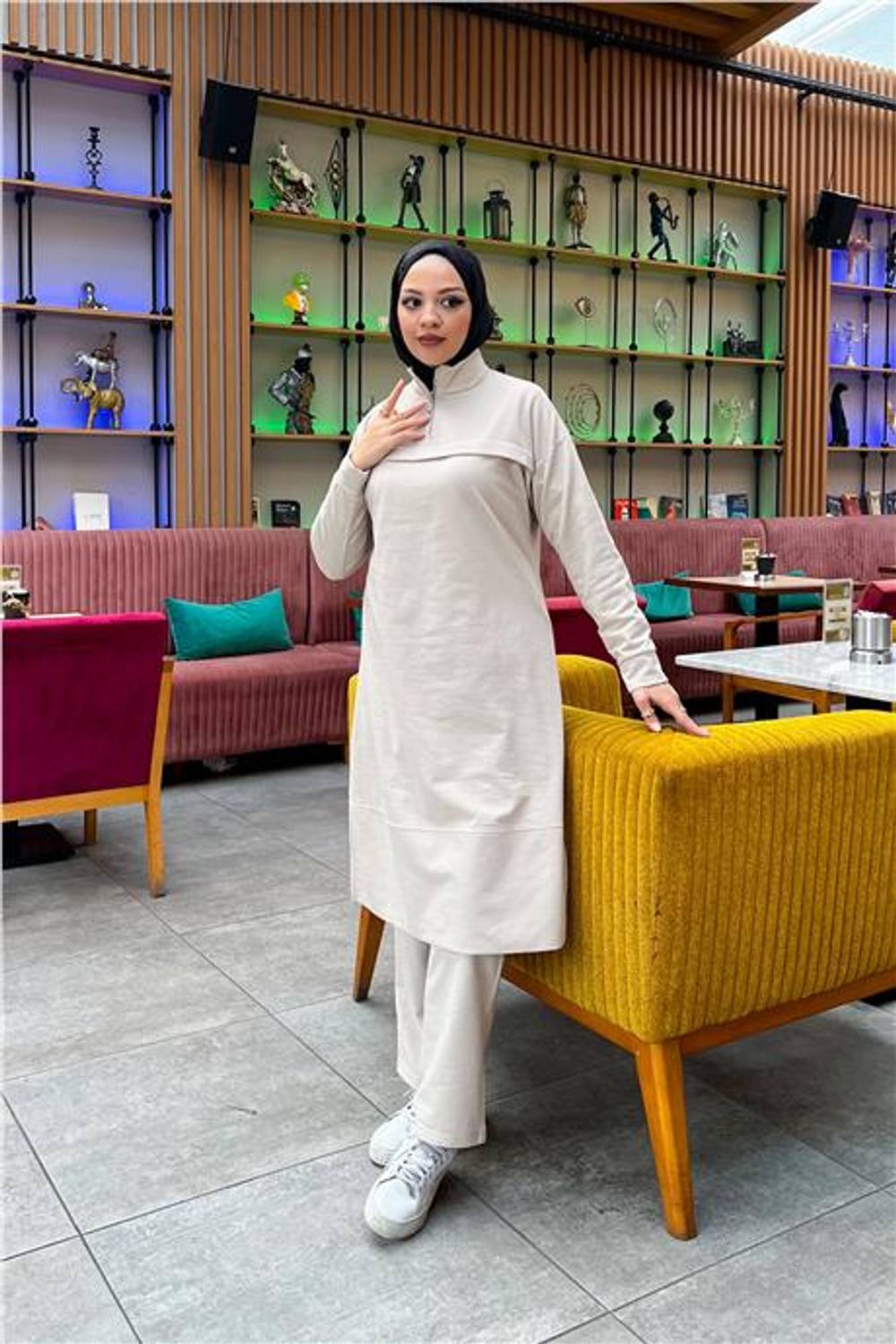 Dik Yaka Kısa Fermuarlı Yırtmaçlı Sade Basic Uzun Tunik ve Pantolon İkili Spor Takım - 03062.027 - Ekru