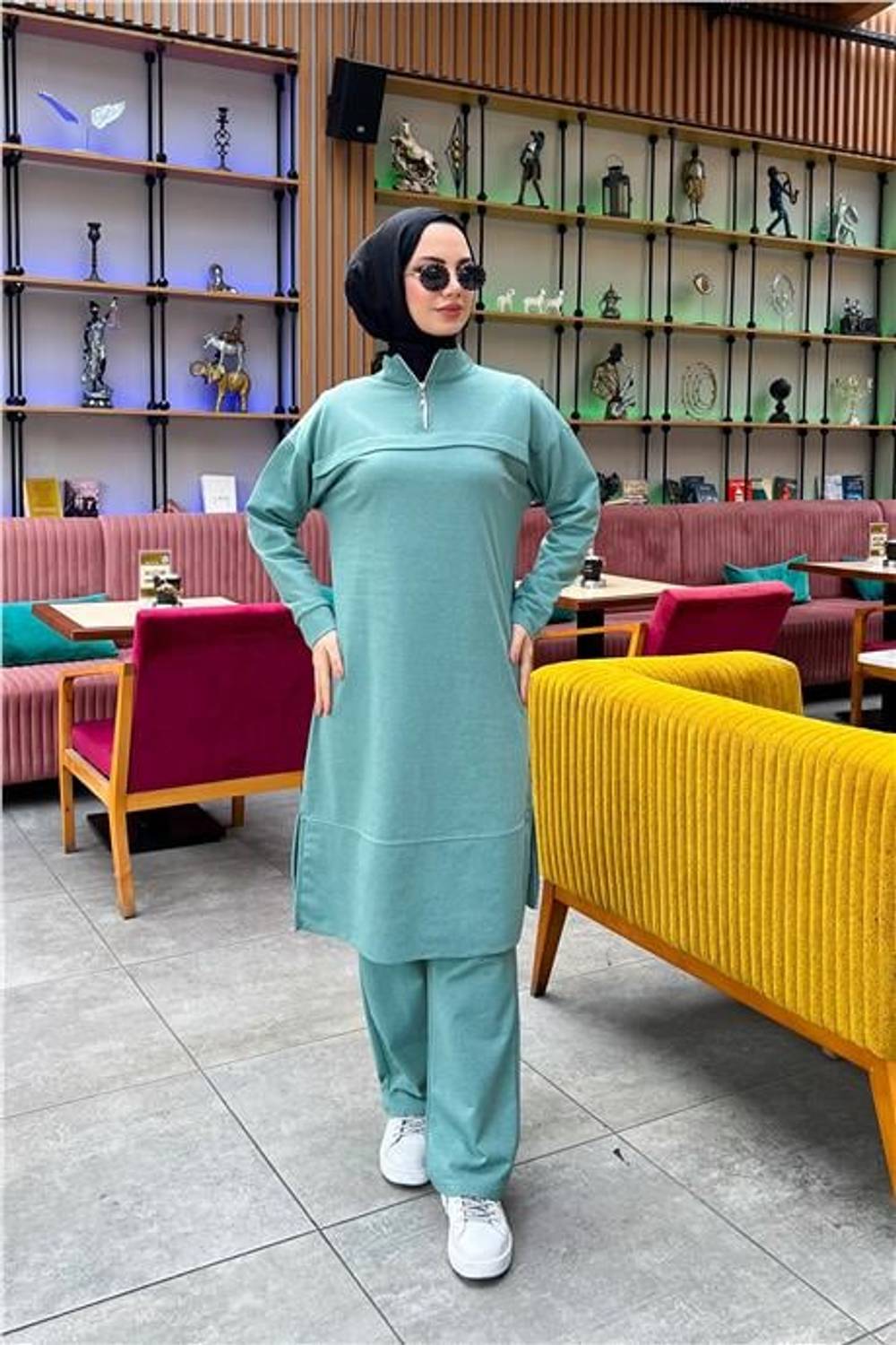 Dik Yaka Kısa Fermuarlı Yırtmaçlı Sade Basic Uzun Tunik ve Pantolon İkili Spor Takım - 03062.100 - Çağla Yeşili