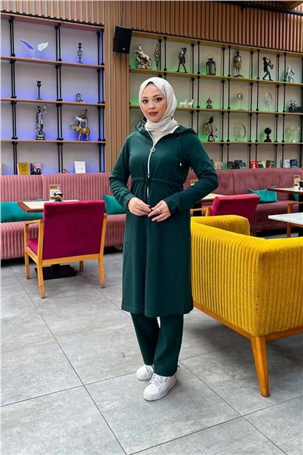 Спортивний комплект: туніка з капюшоном, поясом та блискавкою і штани, однотонний, колір нефть, розміри 38-46