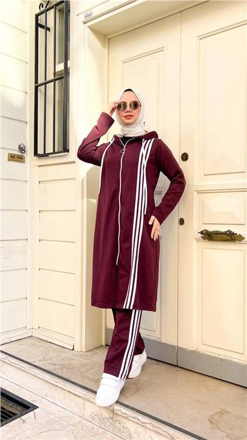 طقم أزياء رياضي طويل بغطاء رأس بسحاب - لون مورتوم - يتوفر بأحجام 40-44-46-48 - من ماركة سيفدا