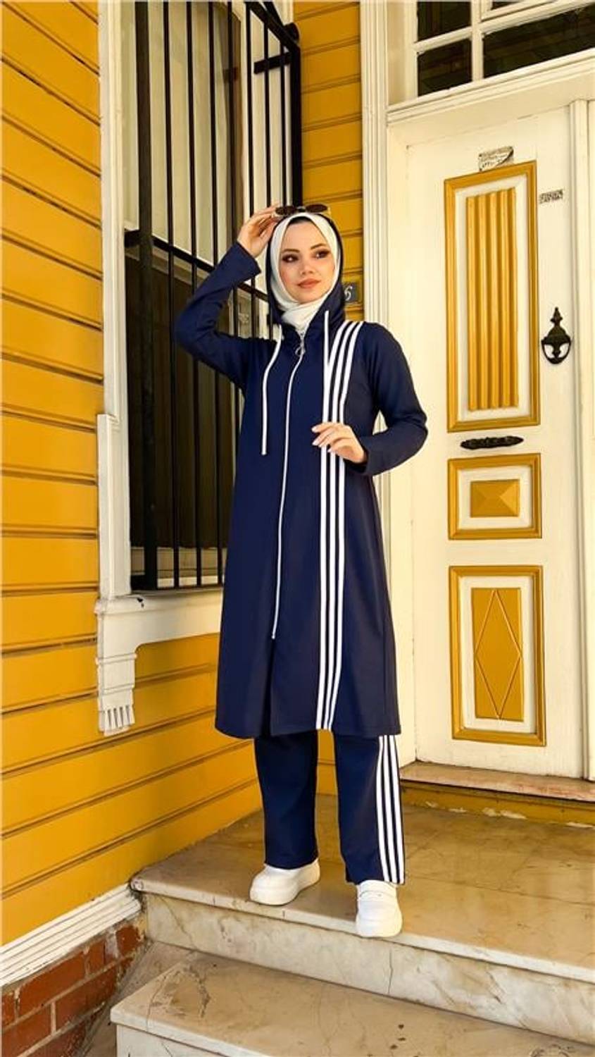 مجموعة إسلامية مكونة من سترة بقبعة وسروال طويلة بلون الأزرق الفاتح، متعددة الأحجام 40-48