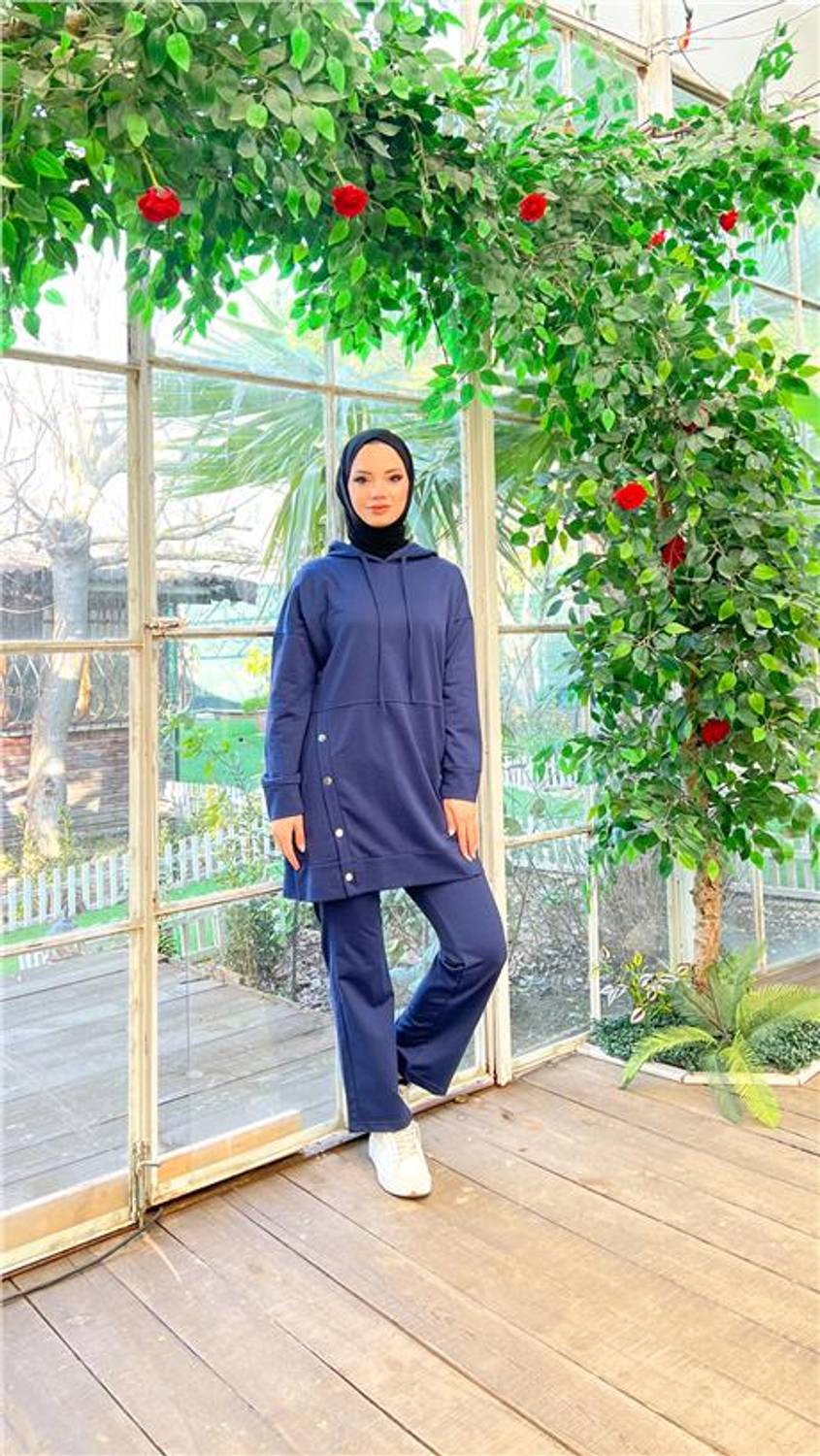 بنطال رياضي قصير بغطاء رأس بتفاصيل ضغط مزدوج - طقم موحد حجمه 44-46-38-40-42 باللون الأزرق الداكن