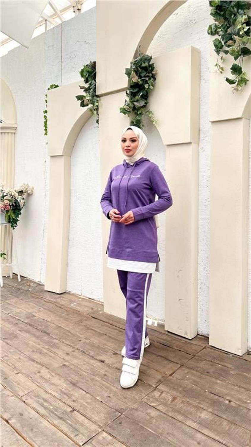 سروال قصير مزين بطباعة مع تفاصيل غارني مع سترة بغطاء رأس - طقم محتشم ثنائي - بنفسجي داكن