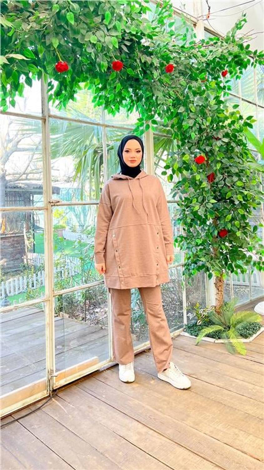 Костюм з капюшоном, короткими штанами та кнопками, двоколірний, зимовий, колір: пісочний, розміри: 38-46