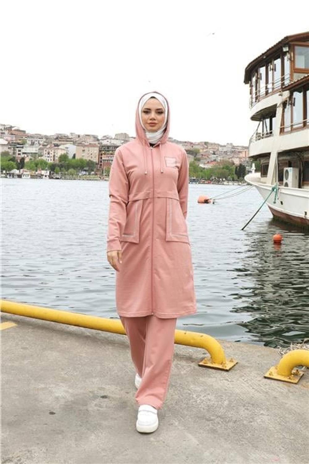 Костюм для спорту з капюшоном і кишенями на блискавці, модель 71184.034, пудровий, розміри 38-46