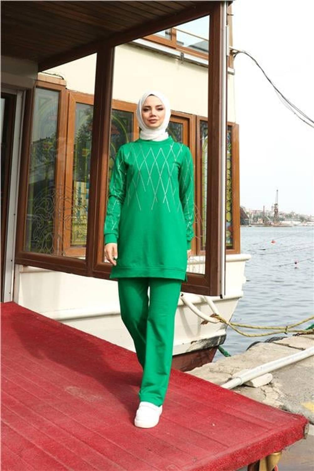 Çarpraz Taş Desenli O Yaka İkili Tesettür Eşofman Takımı - 71185.111 - Benetton Yeşil