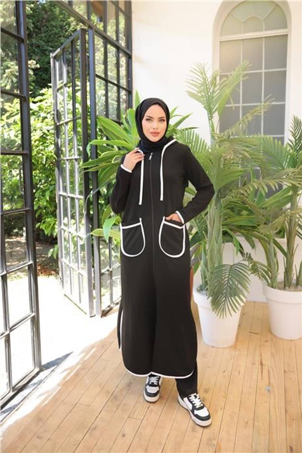 Длинный комплект спортивной одежды с капюшоном и карманами, черный, размеры 38-46