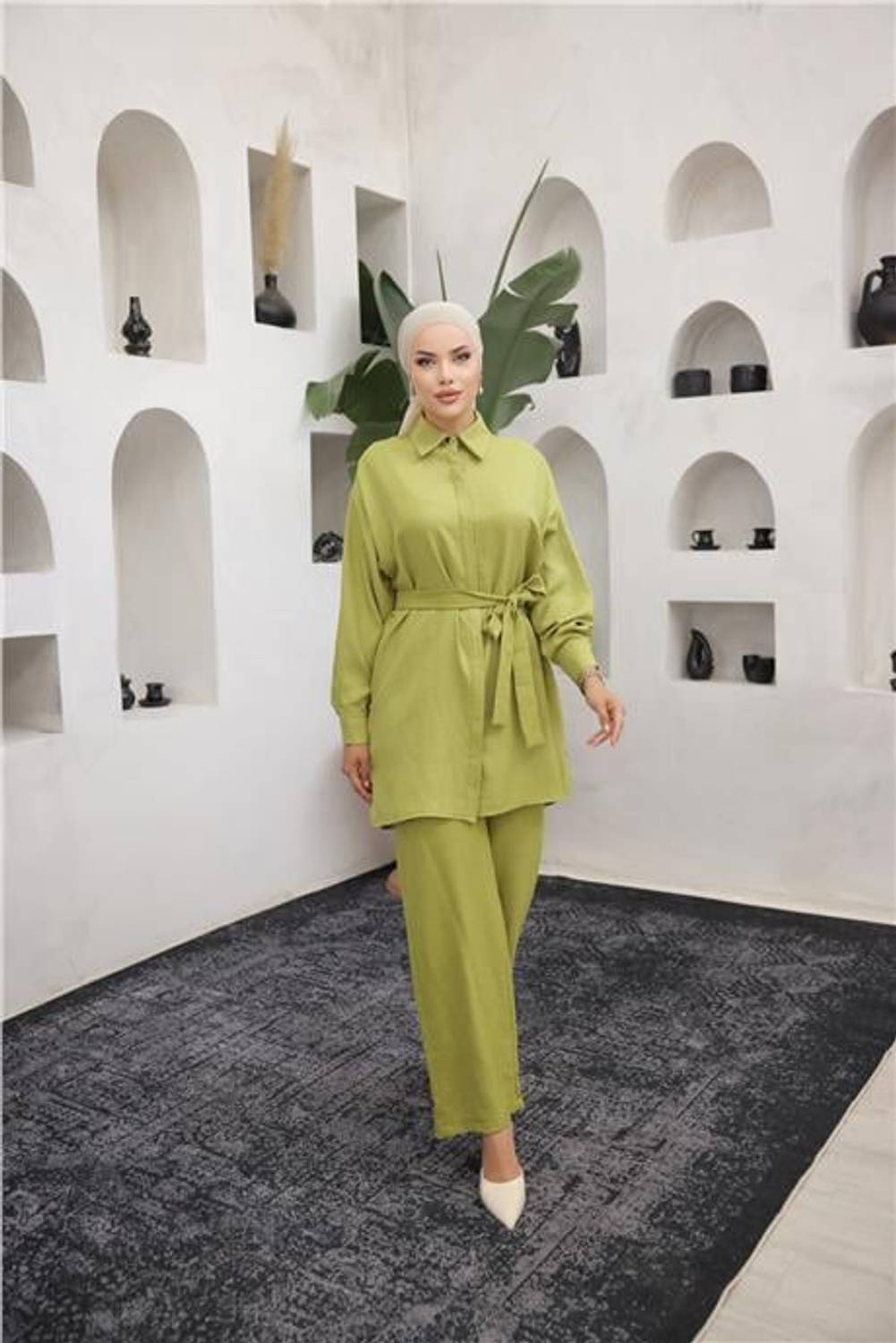 طقم مكون من قميص بياقة وحزام، لون أخضر، متعدد الأحجام 38-46