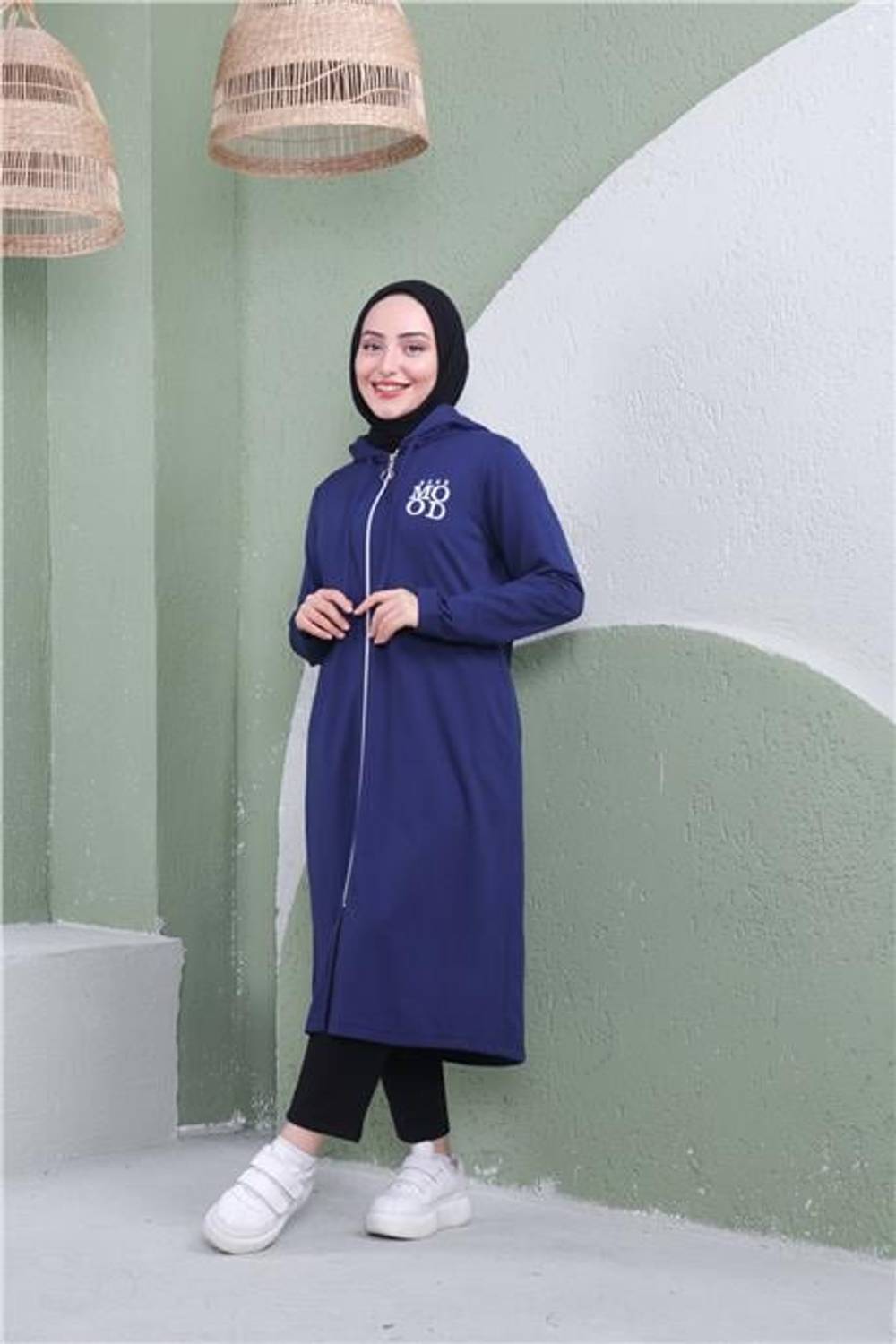 Свитшот с капюшоном и принтом, тёмно-синий, размеры 40-48, коллекция 2024 зима, бренд Sevda