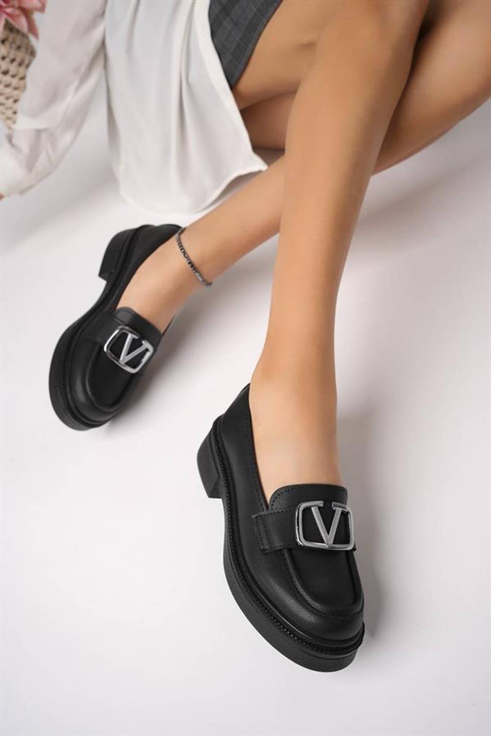 أحذية لوفر أيمود سوداء من الجلد الصناعي بحواف على شكل V بتقنية قاعدة بولي يوريثين، خفيفة الوزن جداً، مقاس 36-39