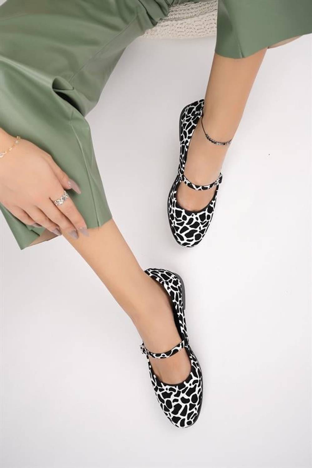 Aymood Balerin Model Leoparlı Kadın Babet  Siyah-Beyaz Cilt 