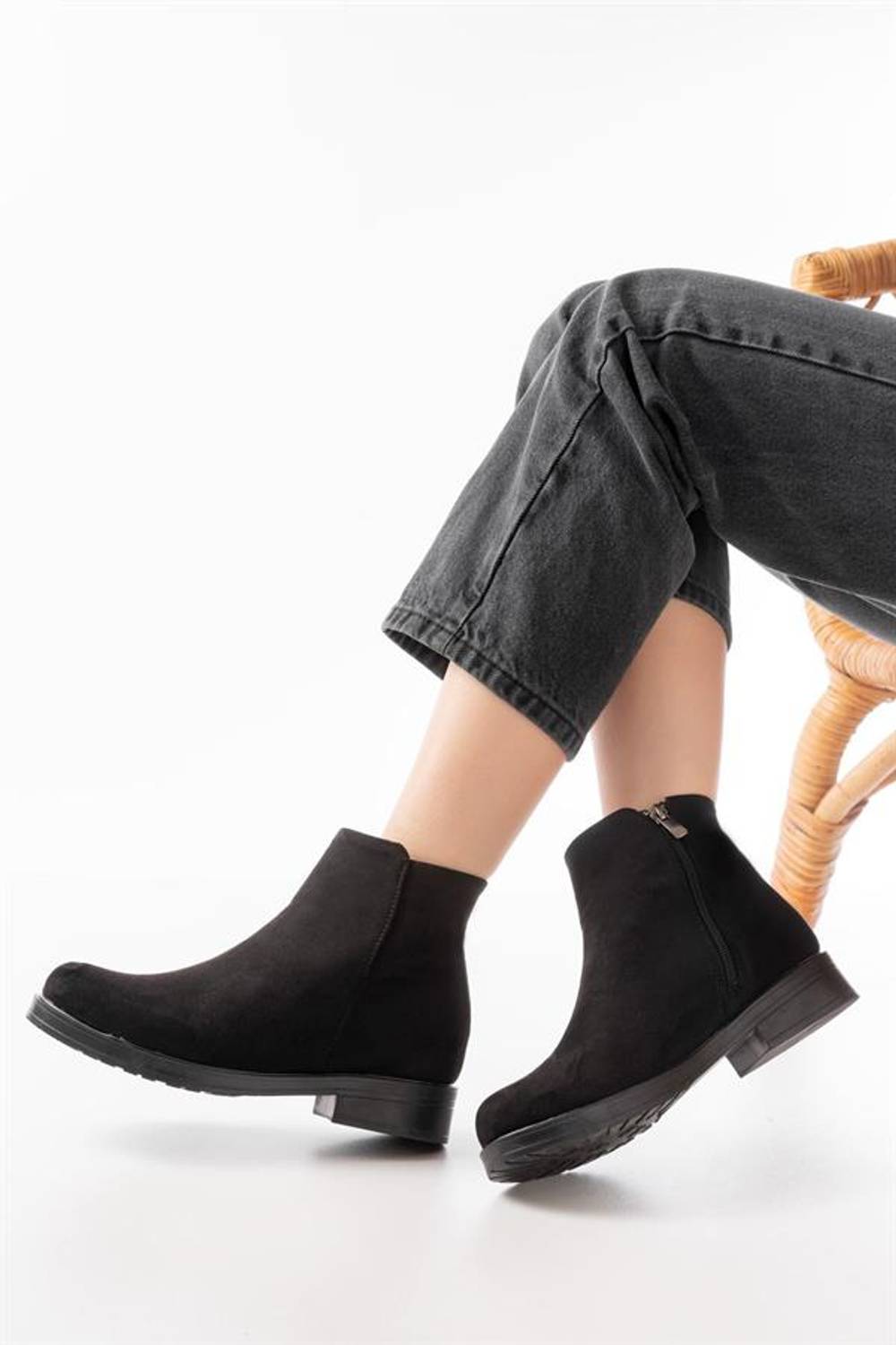 165-204 Siyah Süet Fermuarlı Günlük Kadın Bot
