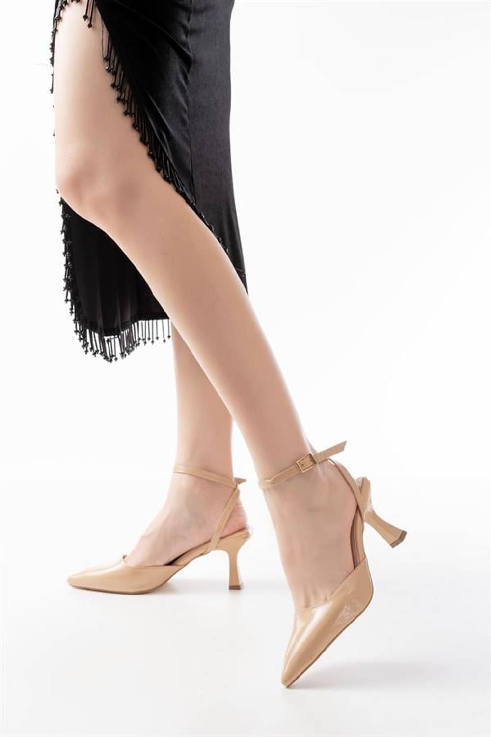 حذاء نسائي كعب علوى 7 سم موديل ST-004 بلون البيج مصنوع بأيدٍ محلية بنسبة 100% ونمط متكامل