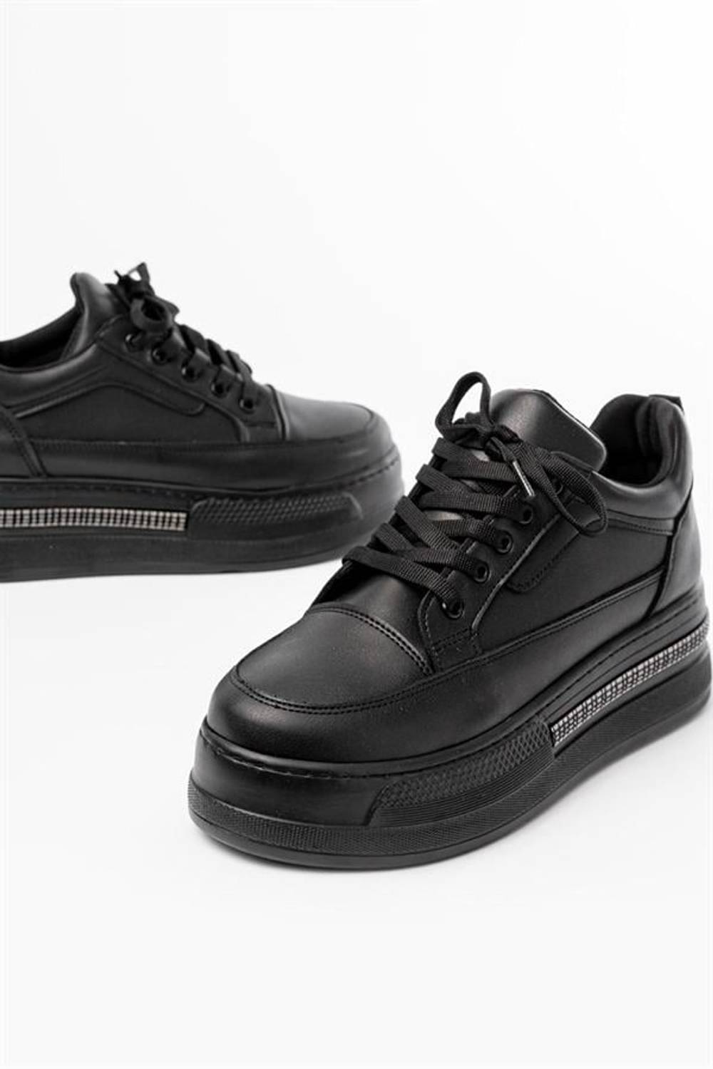 FLN-1999 Siyah Bağcıklı Taban Taş Aksesuarlı Günlük Spor Ayakkabı
