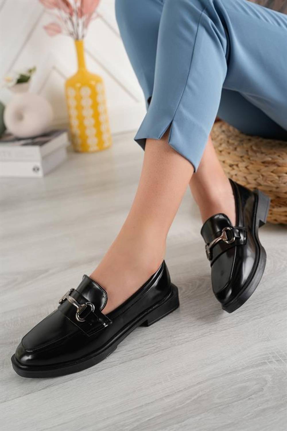 Aymood Women's Black Chain Buckle Thick Sole PU Leather Daily Classic Heeled Loafer Moccasin Shoes
