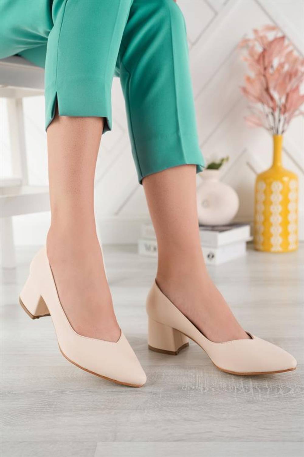 حذاء نسائي من Skin Skin أنيق ومريح للاستخدام اليومي بكعب قصير بارتفاع الكعب 5 سم