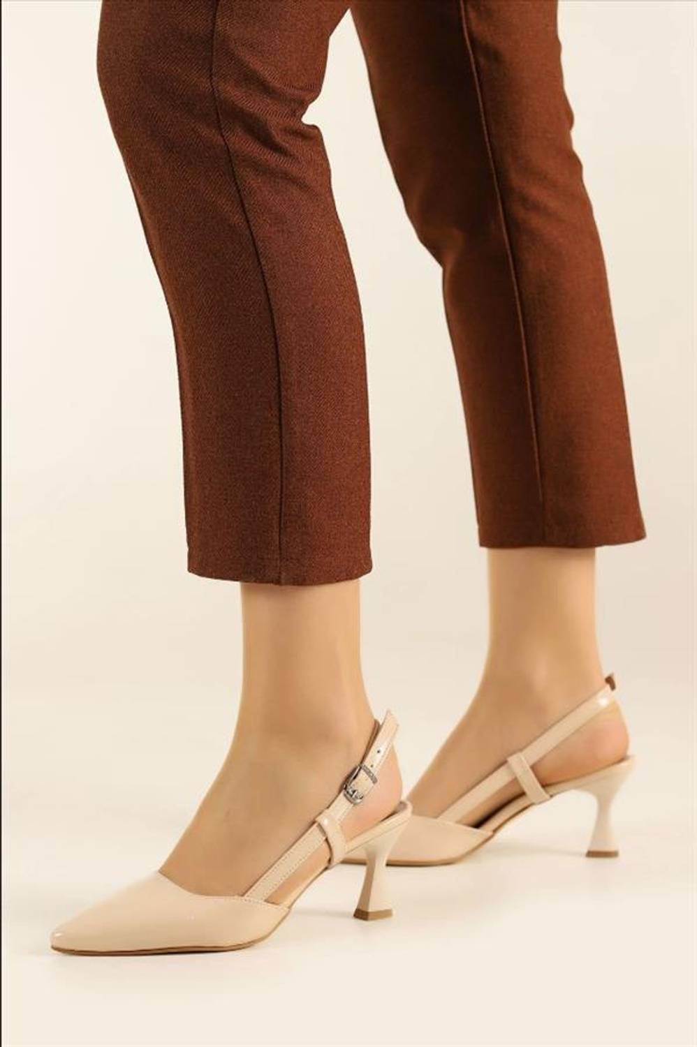 Kadın Topuklu Ayakkabı Arkası Açık Direkli Tokalı Topuk 7 Cm