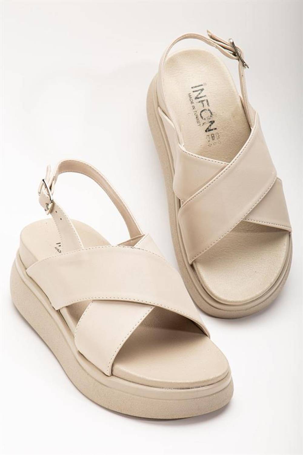 صندل نسائي بكعب عالٍ بلون البيج مرتفع 5.5 سم مع منصة بارتفاع 3 سم مصنوع محلياً بنسبة 100% مع حرفة يدوية كاملة