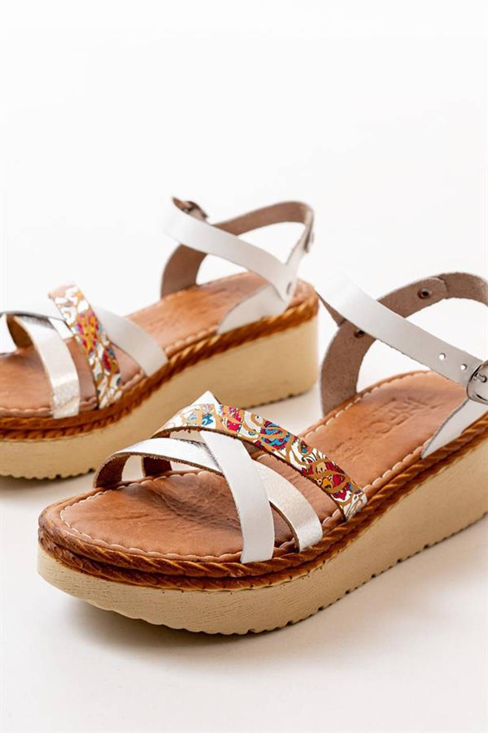 730-015 Beyaz Multi Ortopedik Hakiki Deri Dolgu Kadın Sandalet