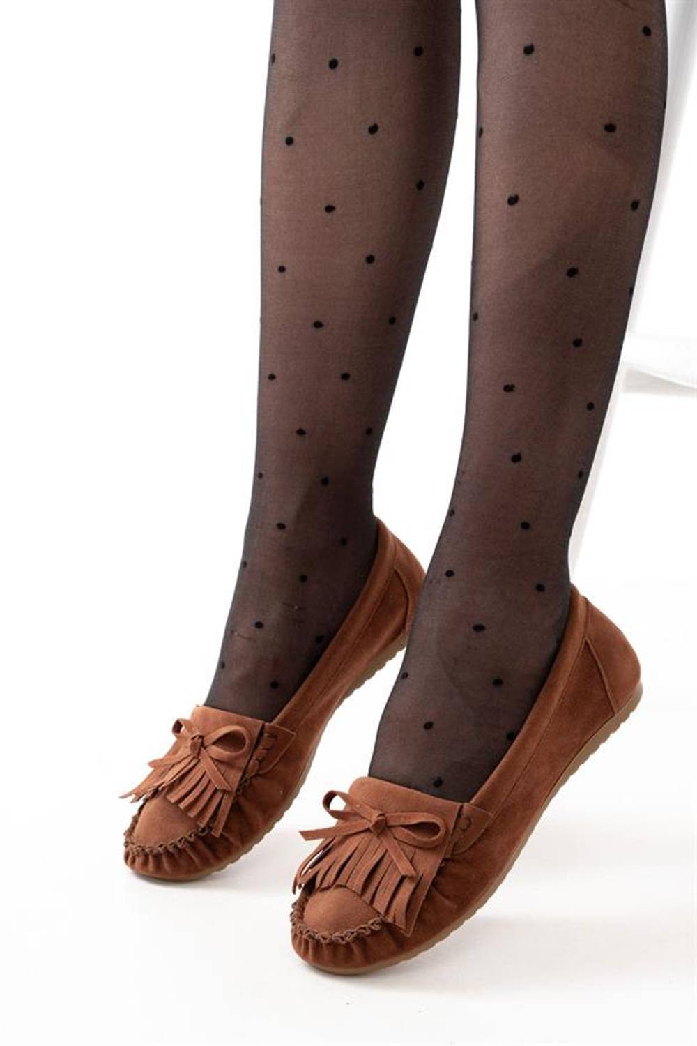 بallet نسائي يومي بلون تبا مع زخارف البرسيم، ارتفاع كعب 1.5 سم، منتج محلي 100% مصنوعة يدوياً