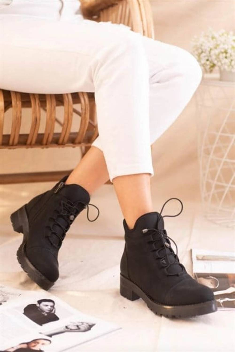Siyah Nubuk Kadın PU Deri Bot Kışlık Bağcıklı Fermuarlı Körüklü Kalın Taban 4Cm Topuklu Kısa Günlük