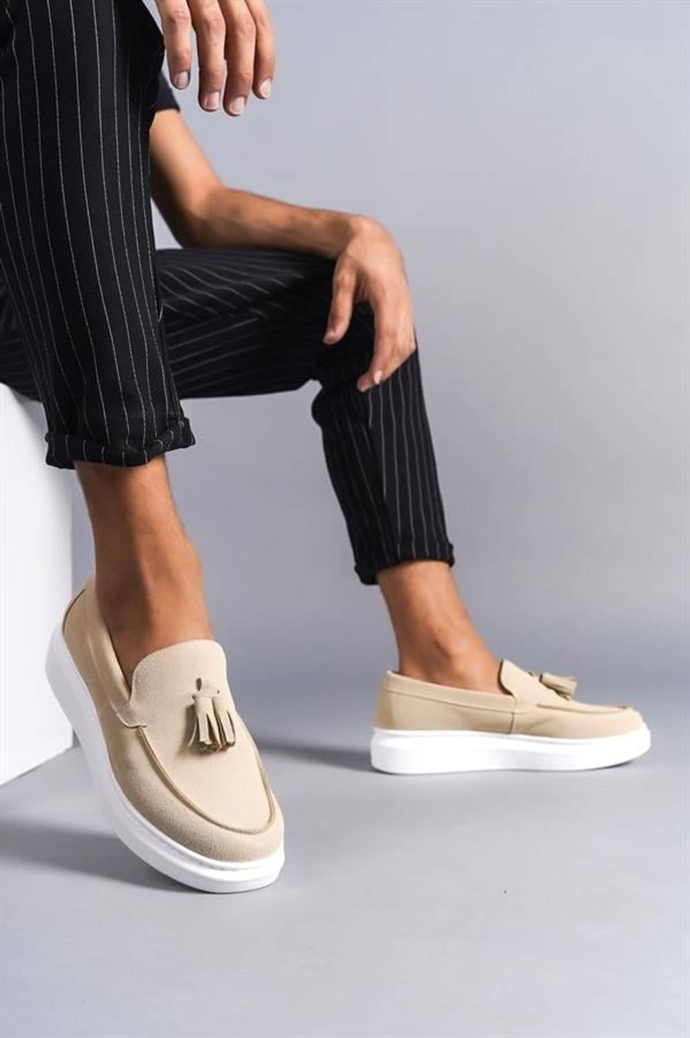 Чоловічі класичні спортивні туфлі без шнурків SLW154 Blaze з замші, колір BT Крем, комфортна устілка та протиковзка підошва