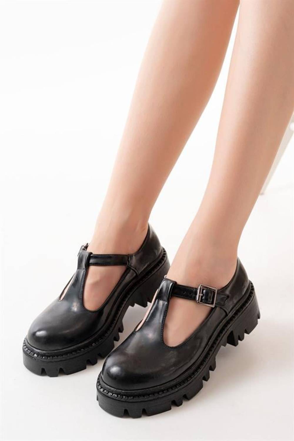 حذاء لوفر يومي بمقدمة لامعة ببطانة عالية 5 سم، تركي الصنع، مصمم يدويًا بنسبة 100% باللون الأسود