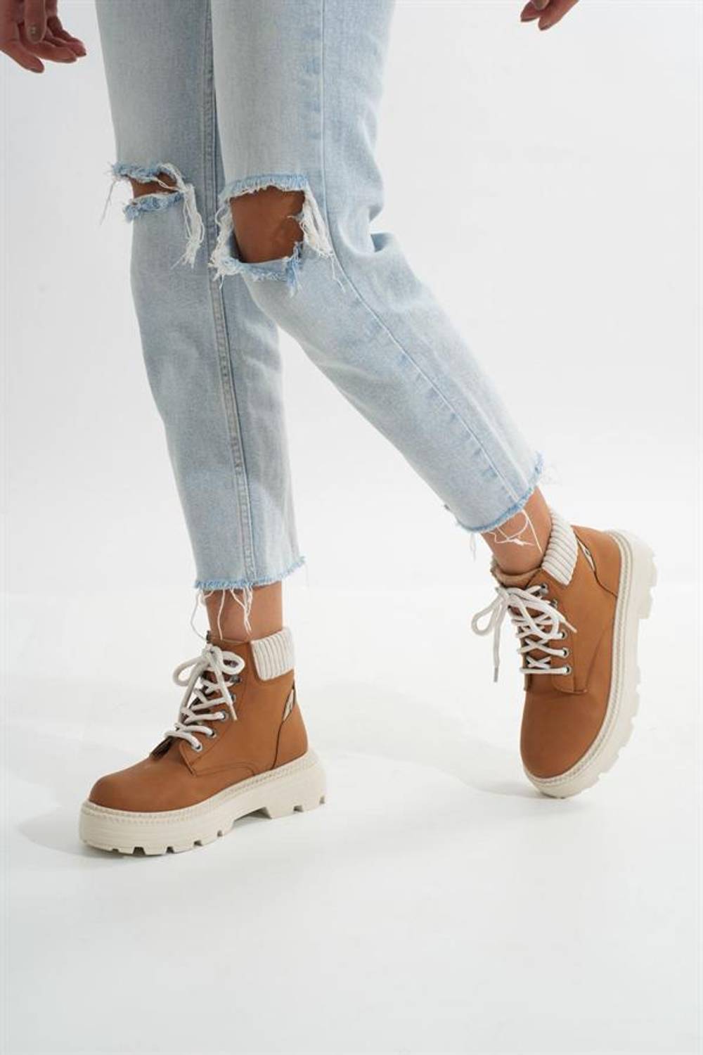 Жіночі черевики LMÇ-2045 з коричневого замшу на товстій підошві, висота підборів 4 см, місцеве виробництво, 100% ручна робота