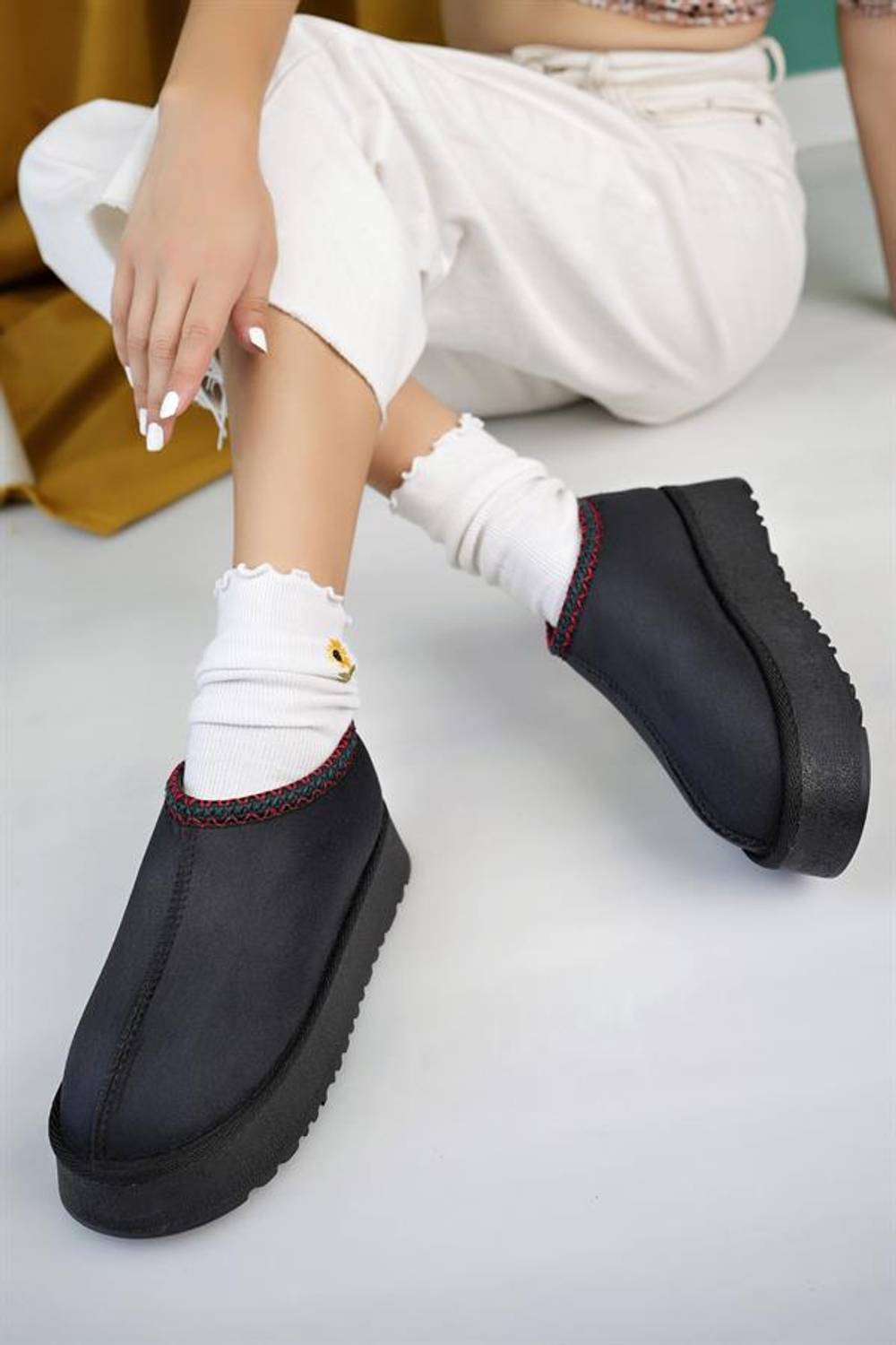 Aymood Kadın Siyah Süet Yarım Bot Içi Tüylü Kalın Taban Ayakkabı