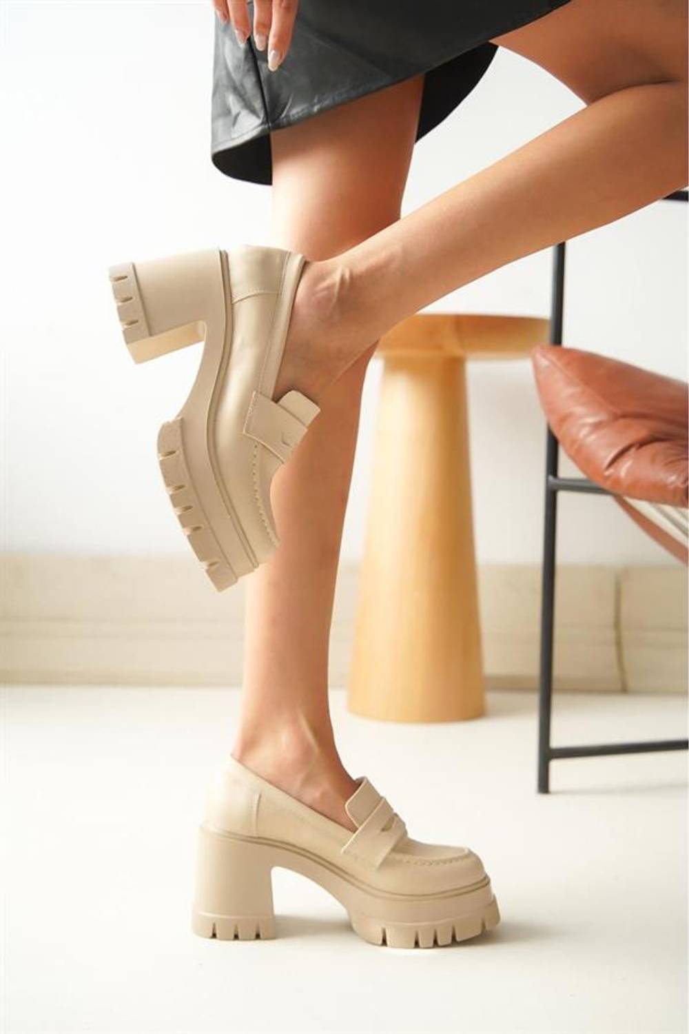 Бежевые женские лоферы на высоком каблуке 9 см с платформой 3 см, полностью в размер, 100% ручная работа, местное производство