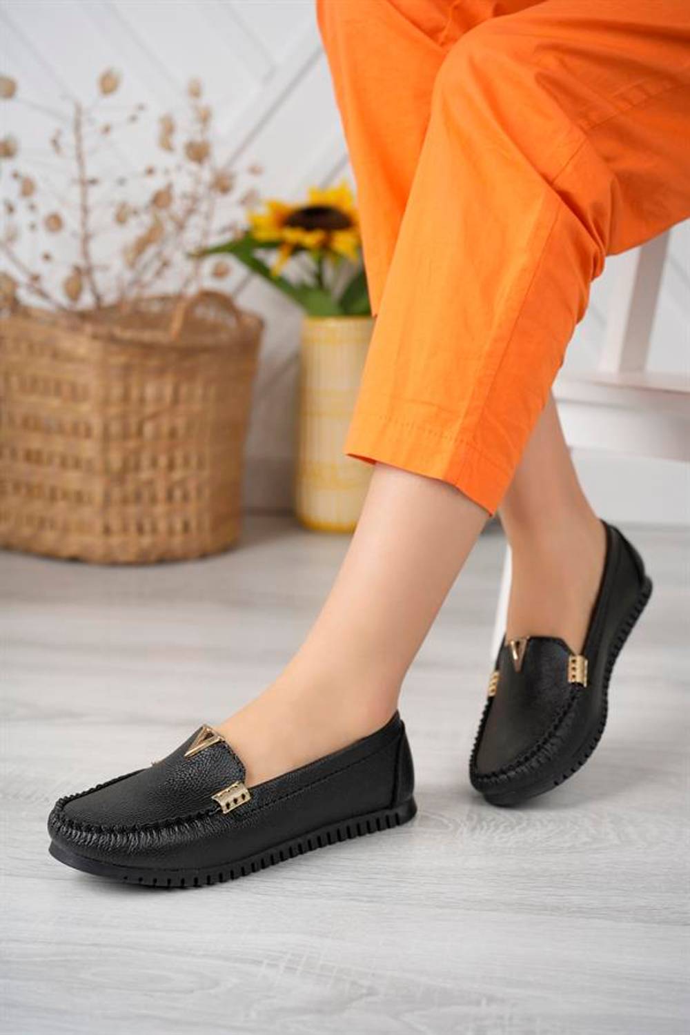 حذاء أيمود ببطانة مريحة للنساء بلا كعب باللون الأسود للموسم الجديد مقاس 37 و39