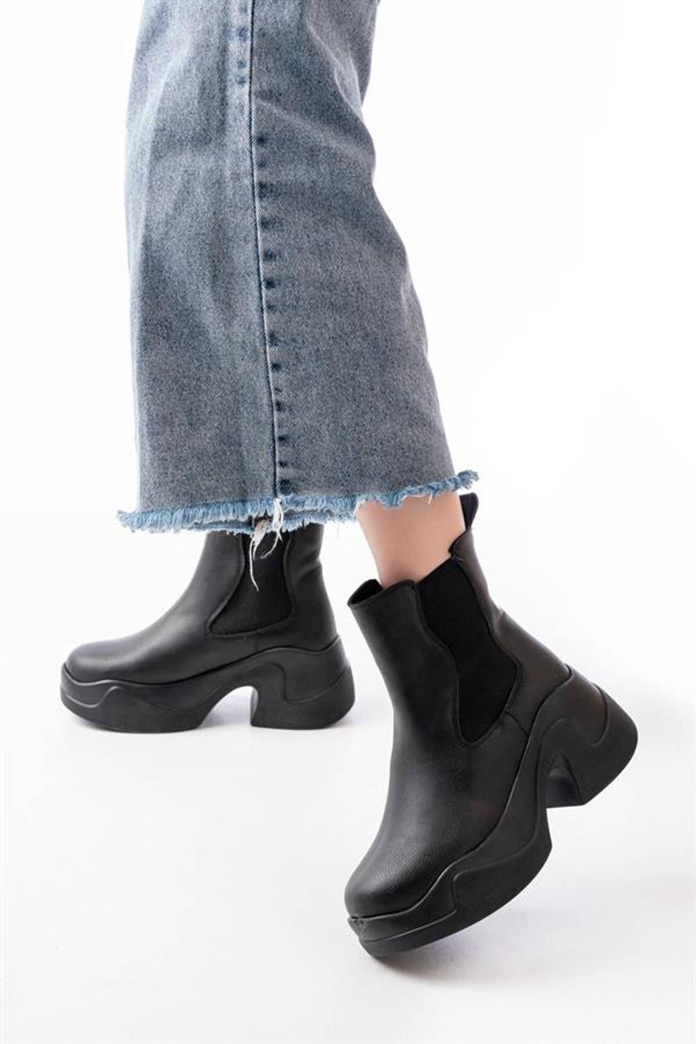 FZ-2400 Siyah Yüksek Tabanlı Lastikli Günlük Kadın Bot