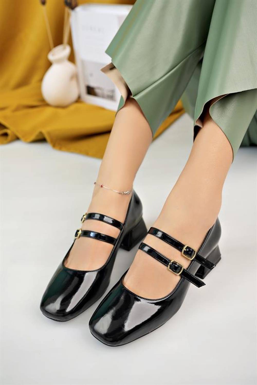 Aymood Kadın Kapalı Çift Bant Kare Burunlu Bej Kısa Topuklu Yeni Klasik Ayakkabı C Siyah Rugan