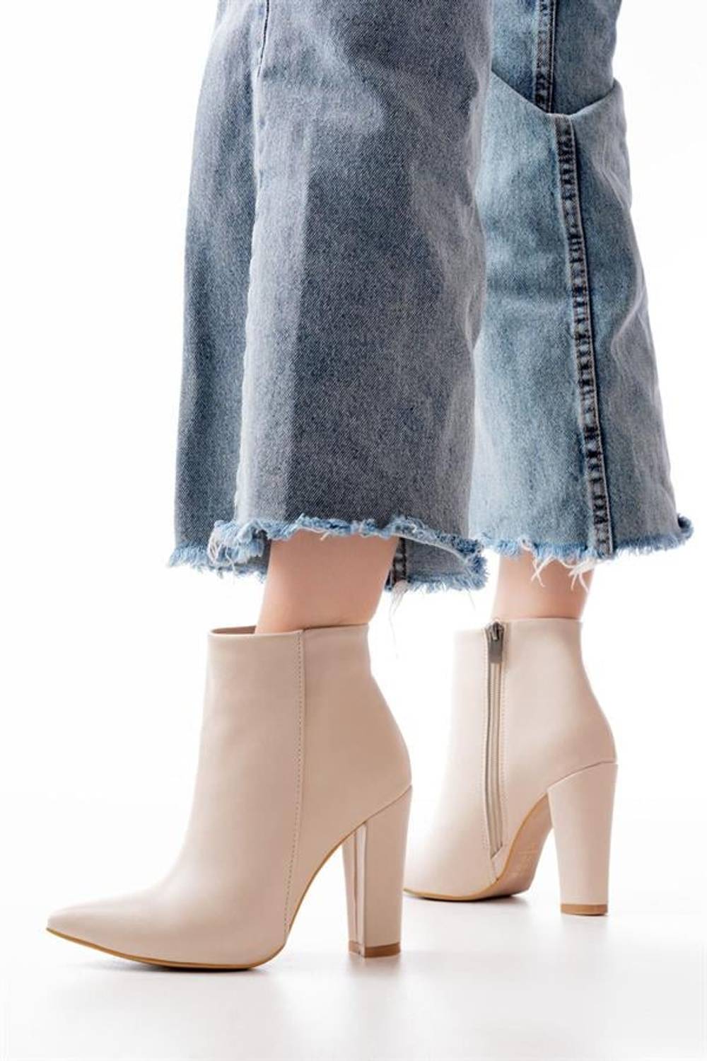 VRT-4801 Bej Yüksek Topuklu Fermuarlı Kadın Bot