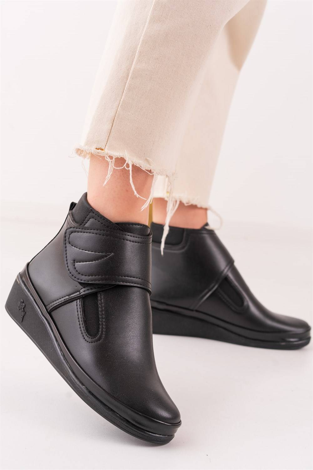 Aymood Velcro Comfortable Mother Boots