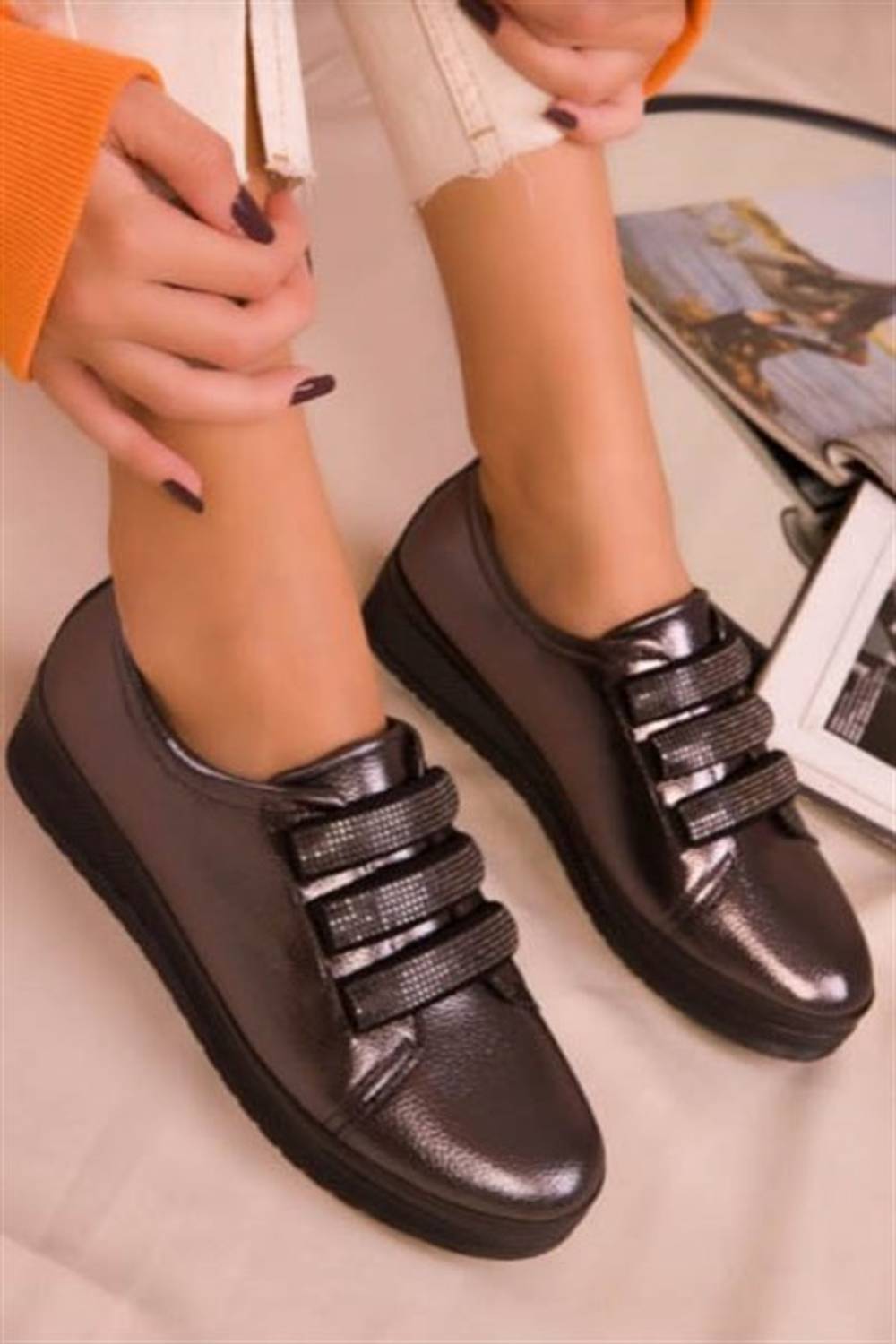 حذاء باليرينا نسائي مصنوع من حجر البلاتينيوم مريح لتقويم العظام ونعل غير قابل للانزلاق