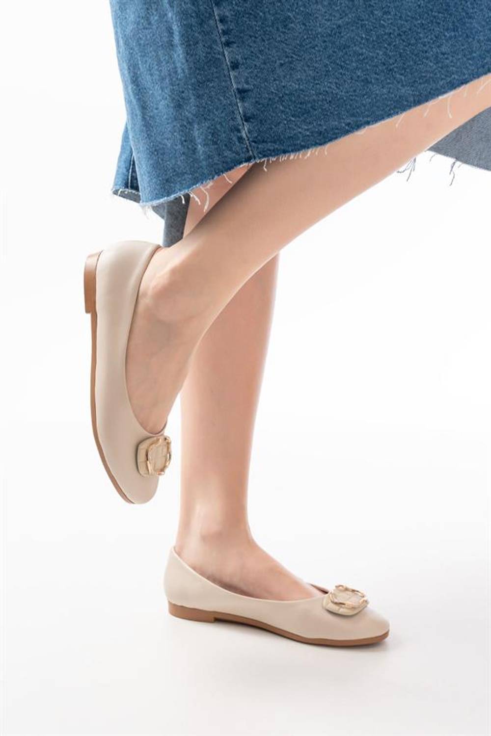 İNF-325 Bej Tokalı Aksesuarlı Günlük Kadın Babet