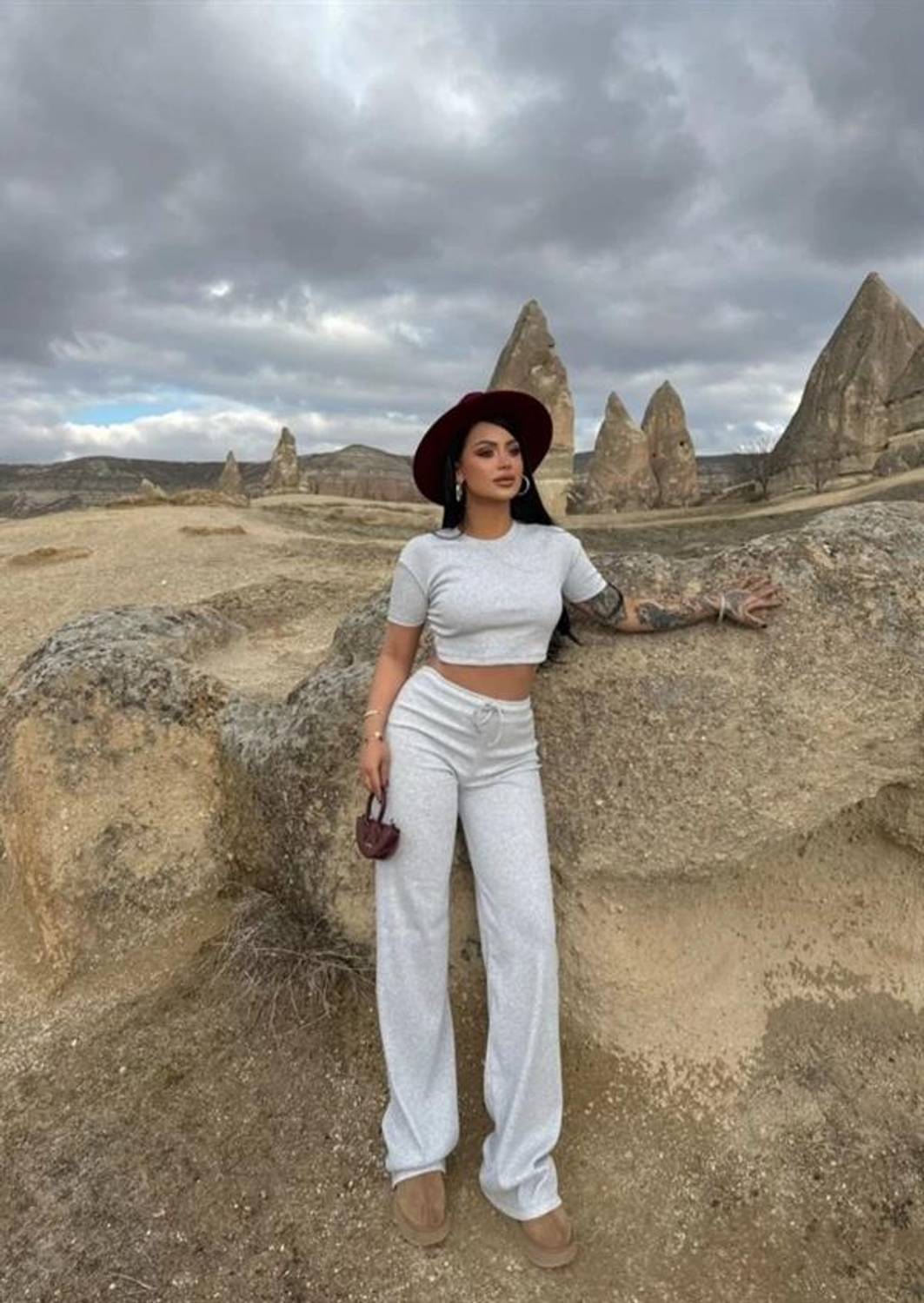 Kadın Kısa Kollu Bluz Ve Yüksek Bel Bol Baça Pantolon Ikili Takım