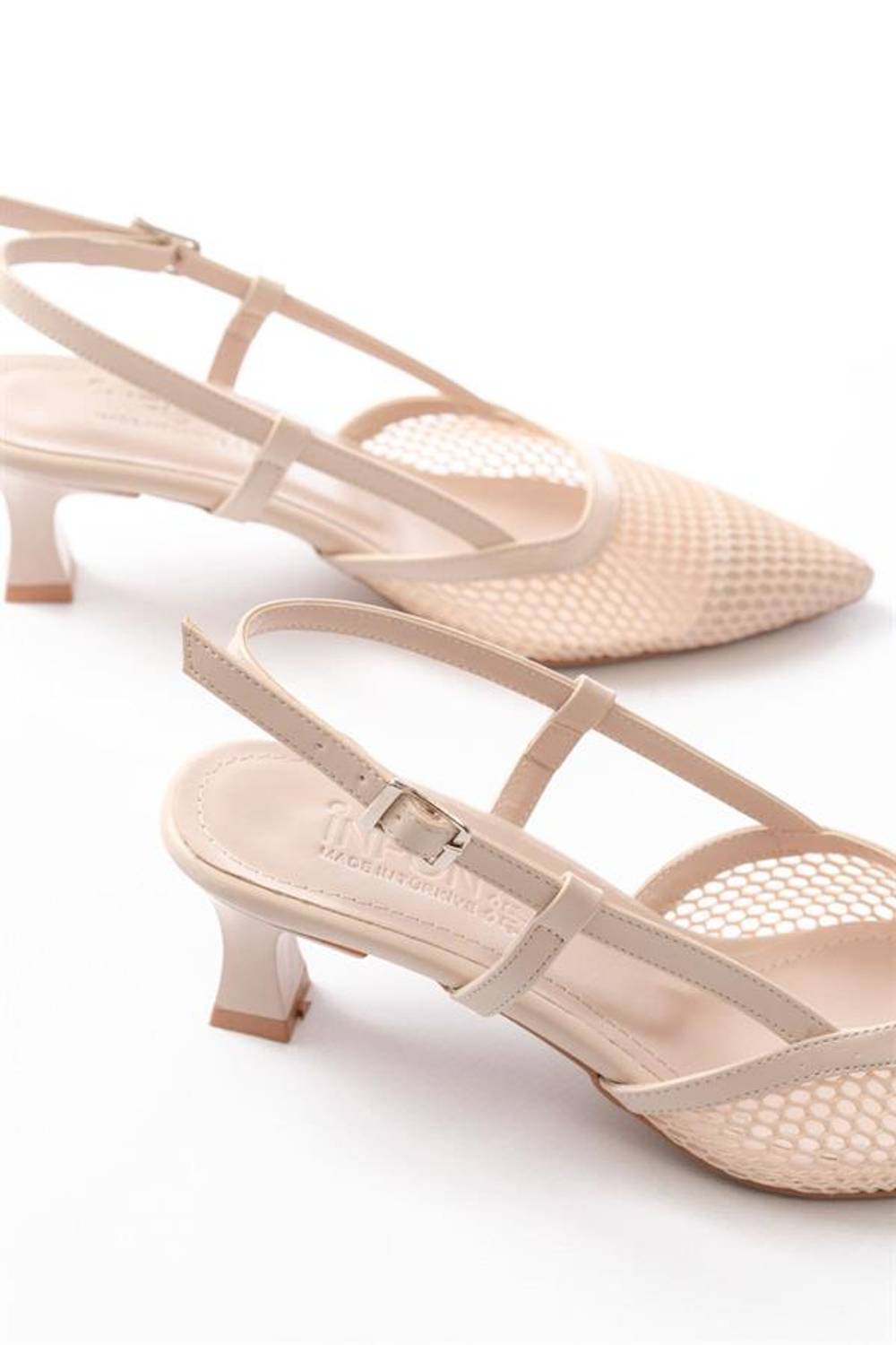 K-607 Bej Günlük Fileli Arkası Açık 7 Cm Topuklu Bayan Ayakkabı