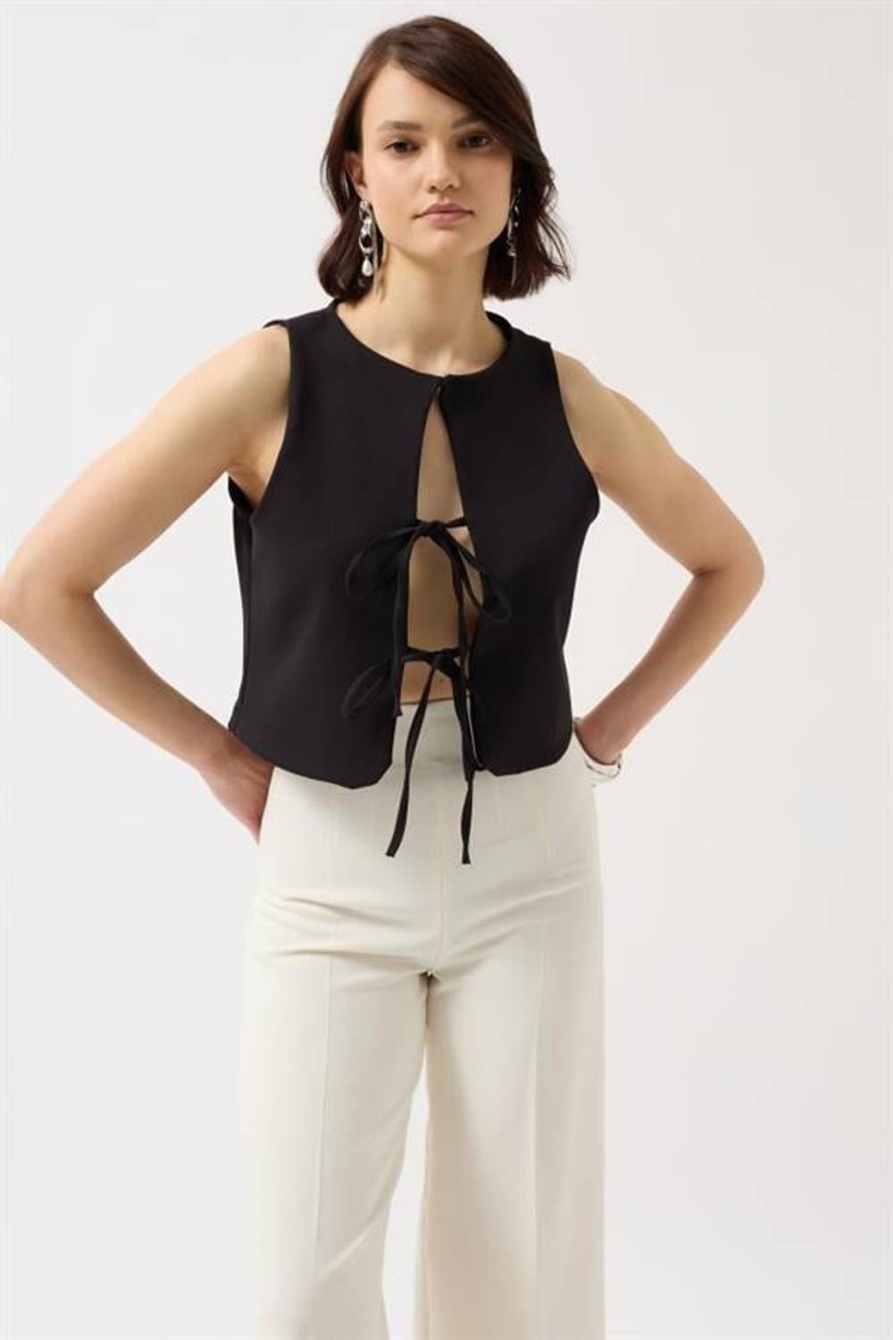 Bağcık Detay Dekolte Bluz