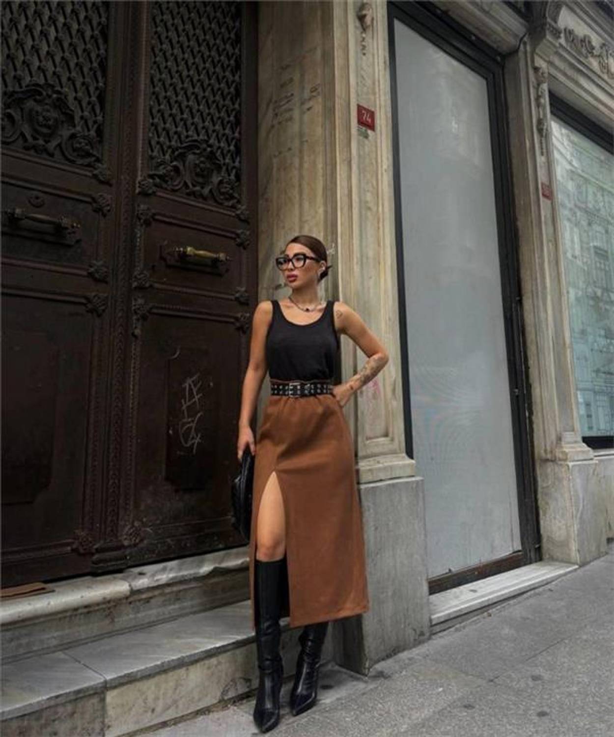 SÜET KALEM ETEK YIRTMAÇ DETAYLI - Taba