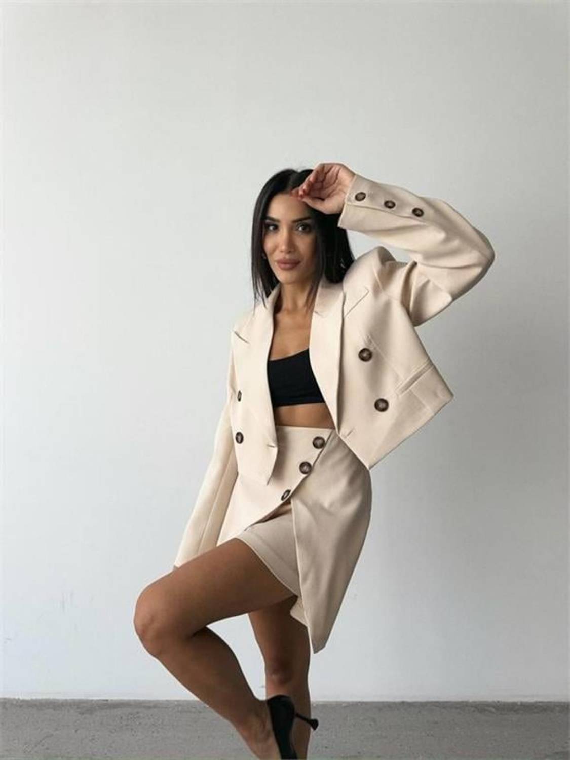 DÜĞME DETAYLI ETEK - CROP CEKET TAKIM - Taş