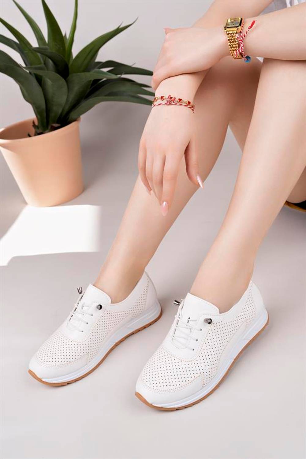 Kadın Siyah Lastik Bağcıklı Ortopedik Taban Babet L Siyah Cilt R Beyaz Cilt